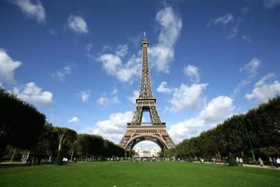 Eiffel Tower closed in row over women removed for Hindu group
